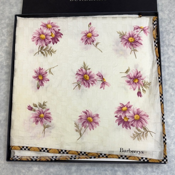 Burberry - Picture 5 of 12